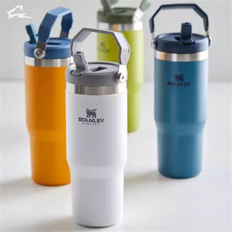 Termo Stanley Flip Straw Tumbler